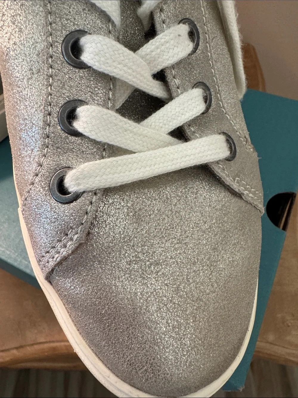 Tom’s Metallic Leather and Suede Sneakers Size 7